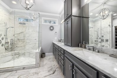 Luxurious tile bathroom